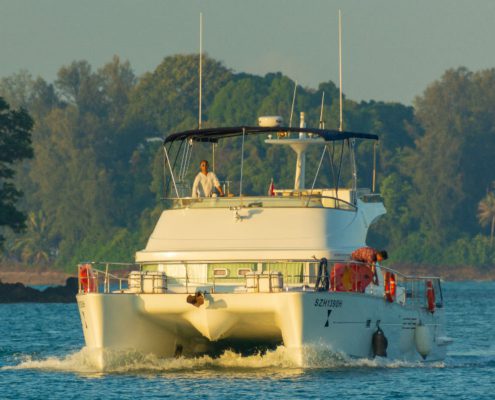 Island Yacht – LAGOON 440 POWER CATAMARAN in Singapore