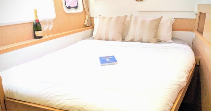 master cabin bed on yacht trip