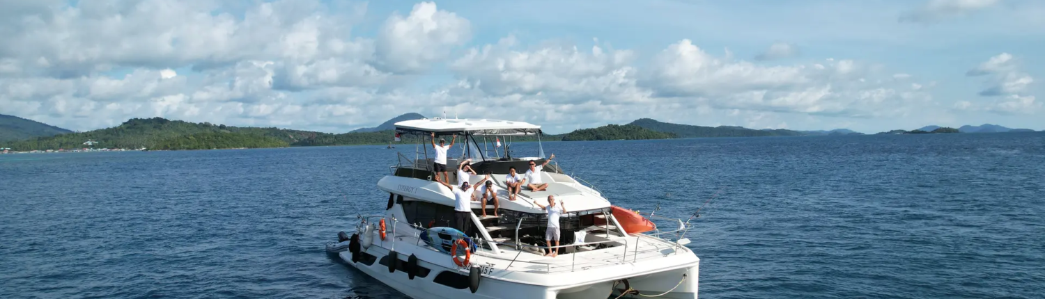rent a yacht in Singapore