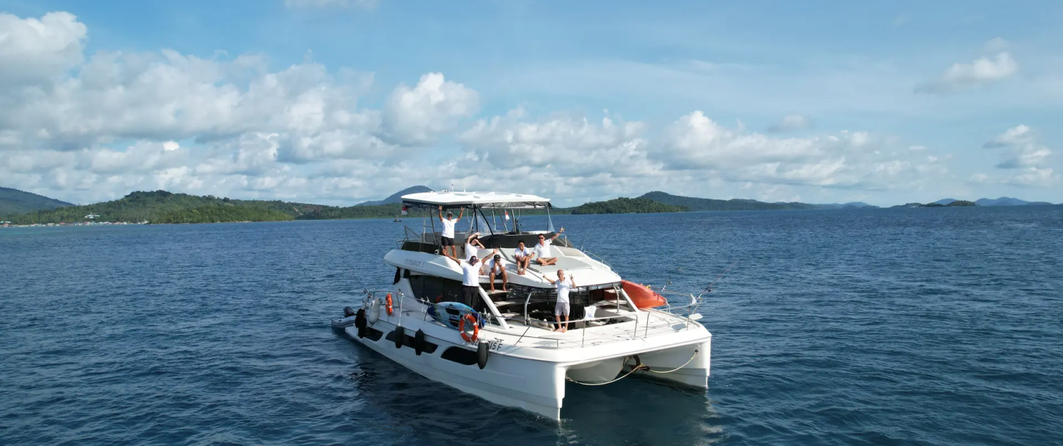 rent a yacht in Singapore