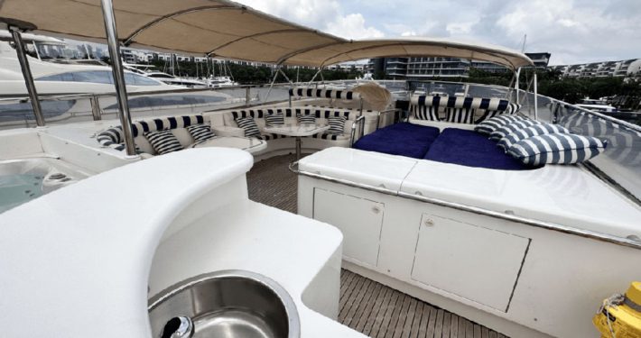 L8_yacht outdoor seating