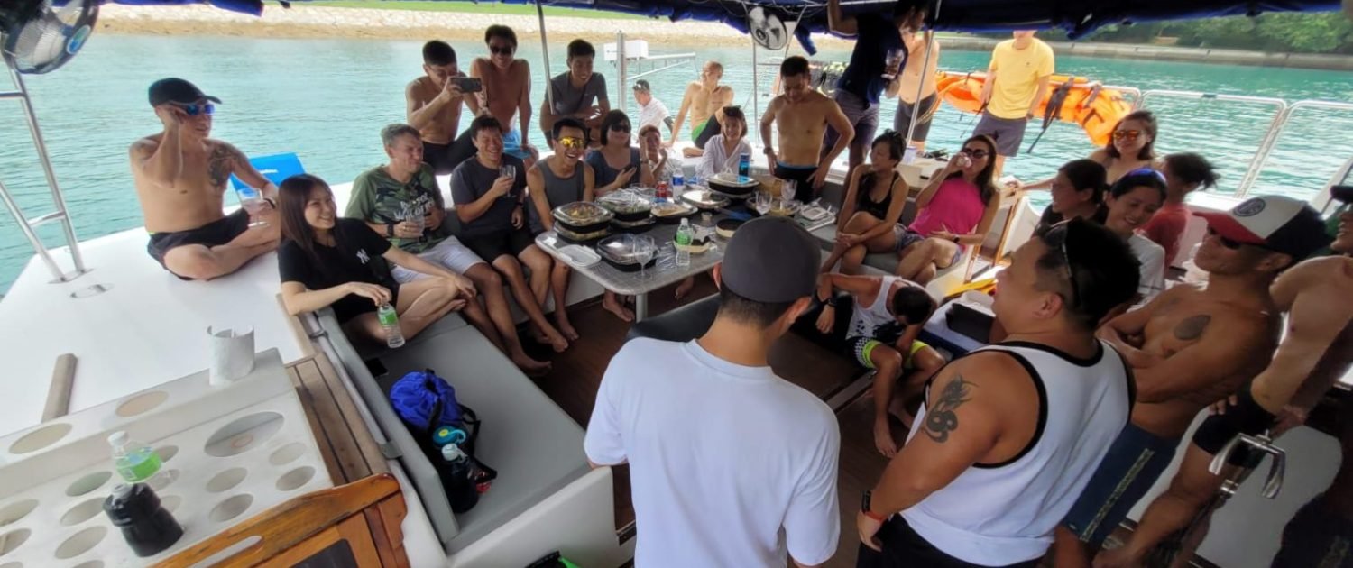Outdoor dining on kingdom yacht