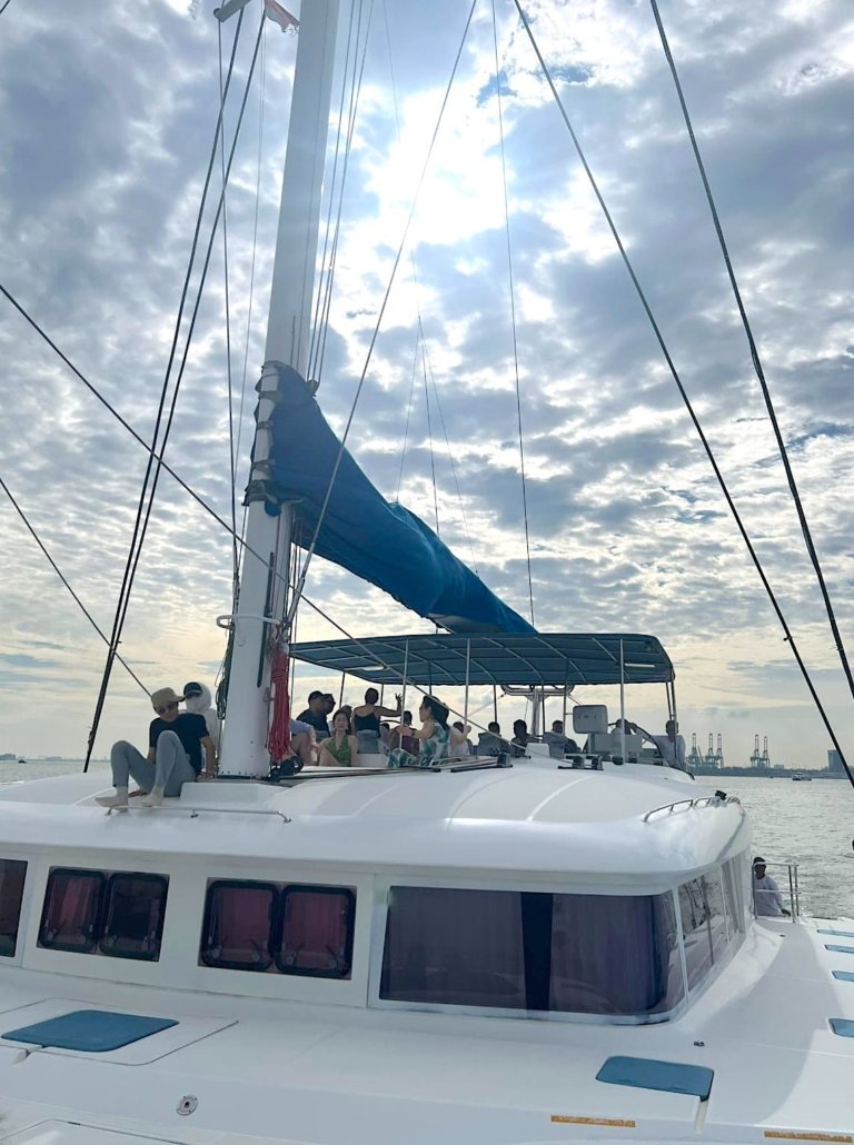 Ping-Lady-Yacht-Rental-Book-now