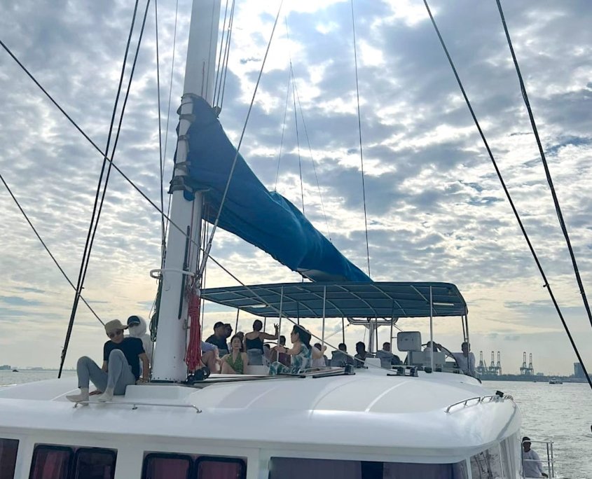 Ping-Lady-Yacht-Rental-Book-now