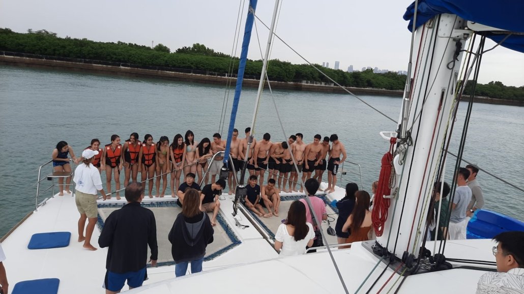 Ping-Lady-Yacht_Client group photo Ping Lady_Yacht group party