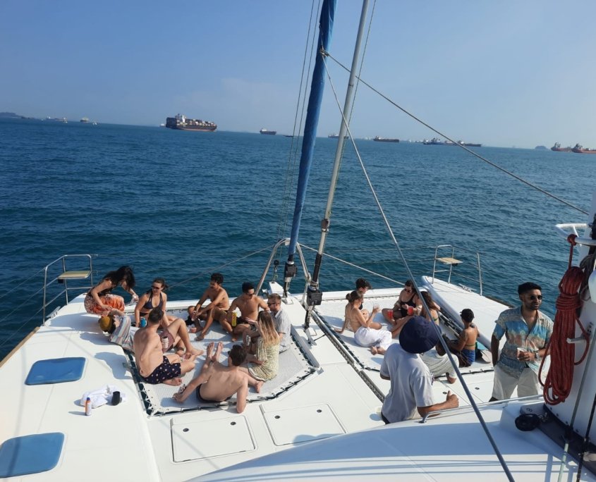 Ping-Lady_Yacht bow area PingLady_Yacht_trampoline net