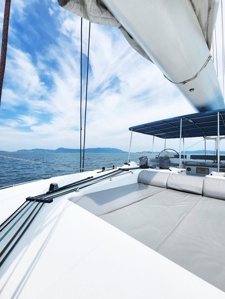 Ping Lady_Yacht forward lounge beds
