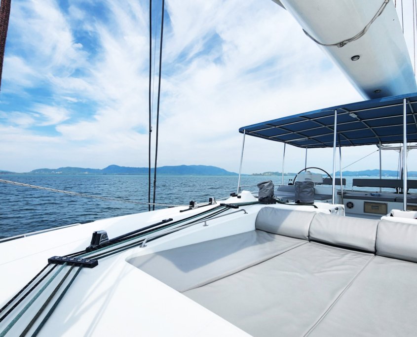 Ping Lady_Yacht forward lounge beds